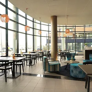 Teleport Hotel